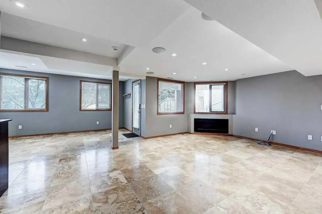 91 Valley Ridge Green NW Calgary AB T3B 5L5