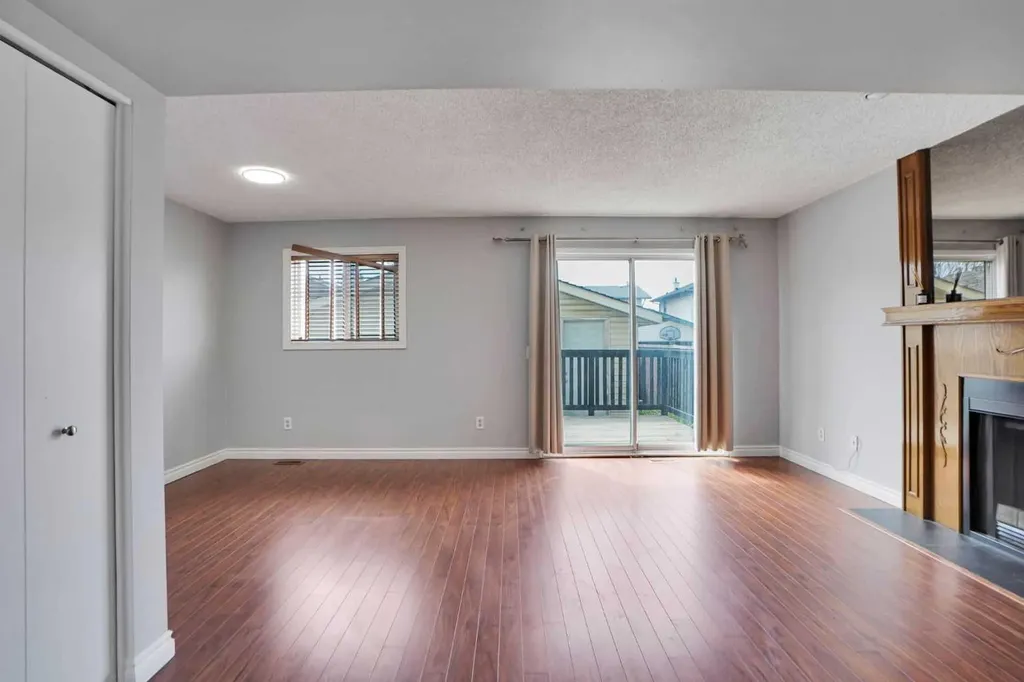 336 Whitworth Way NE Calgary AB T1Y 6E4
