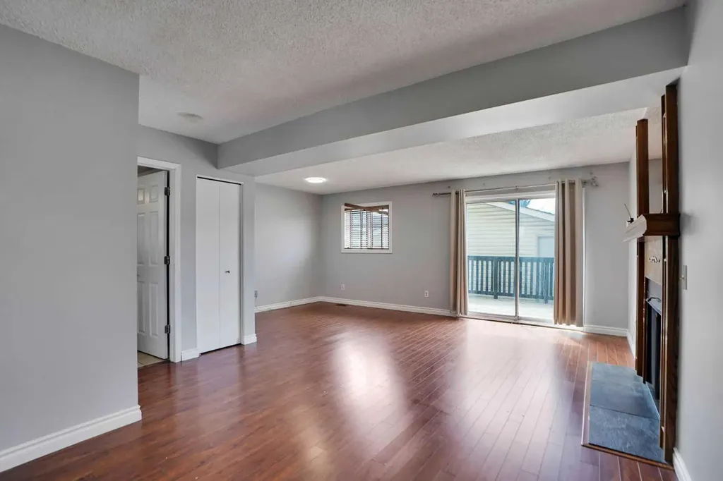 336 Whitworth Way NE Calgary AB T1Y 6E4