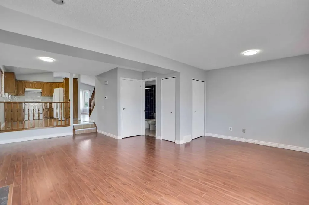 336 Whitworth Way NE Calgary AB T1Y 6E4