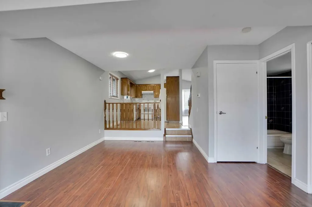 336 Whitworth Way NE Calgary AB T1Y 6E4