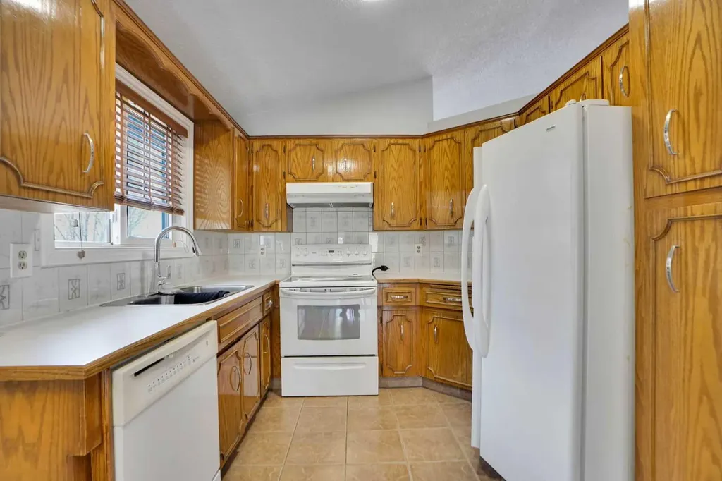 336 Whitworth Way NE Calgary AB T1Y 6E4