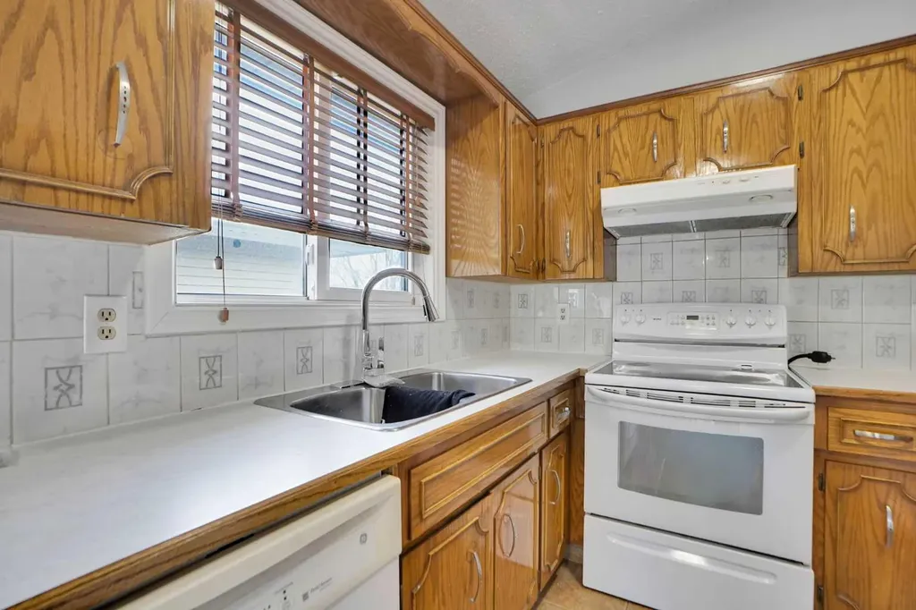 336 Whitworth Way NE Calgary AB T1Y 6E4