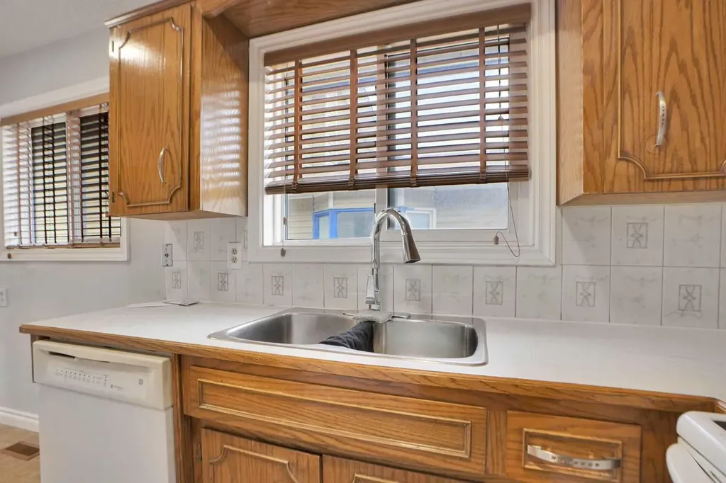 336 Whitworth Way NE Calgary AB T1Y 6E4