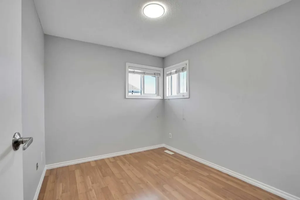 336 Whitworth Way NE Calgary AB T1Y 6E4