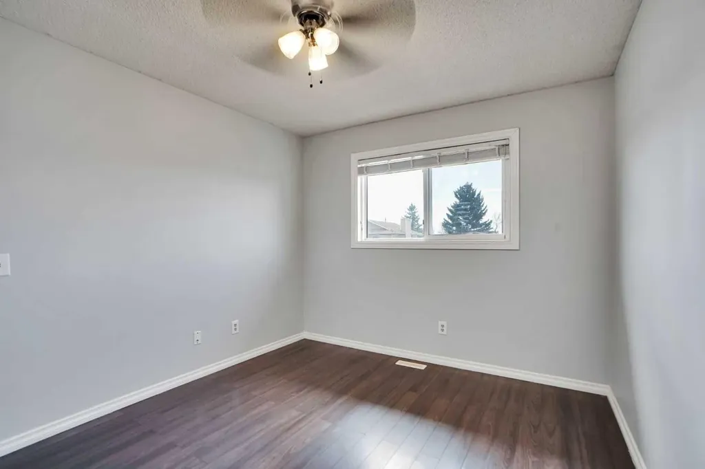 336 Whitworth Way NE Calgary AB T1Y 6E4