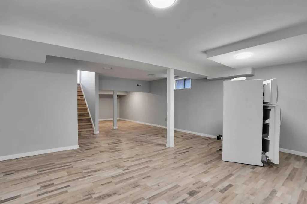 336 Whitworth Way NE Calgary AB T1Y 6E4