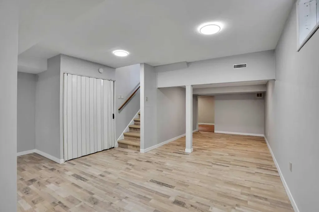 336 Whitworth Way NE Calgary AB T1Y 6E4