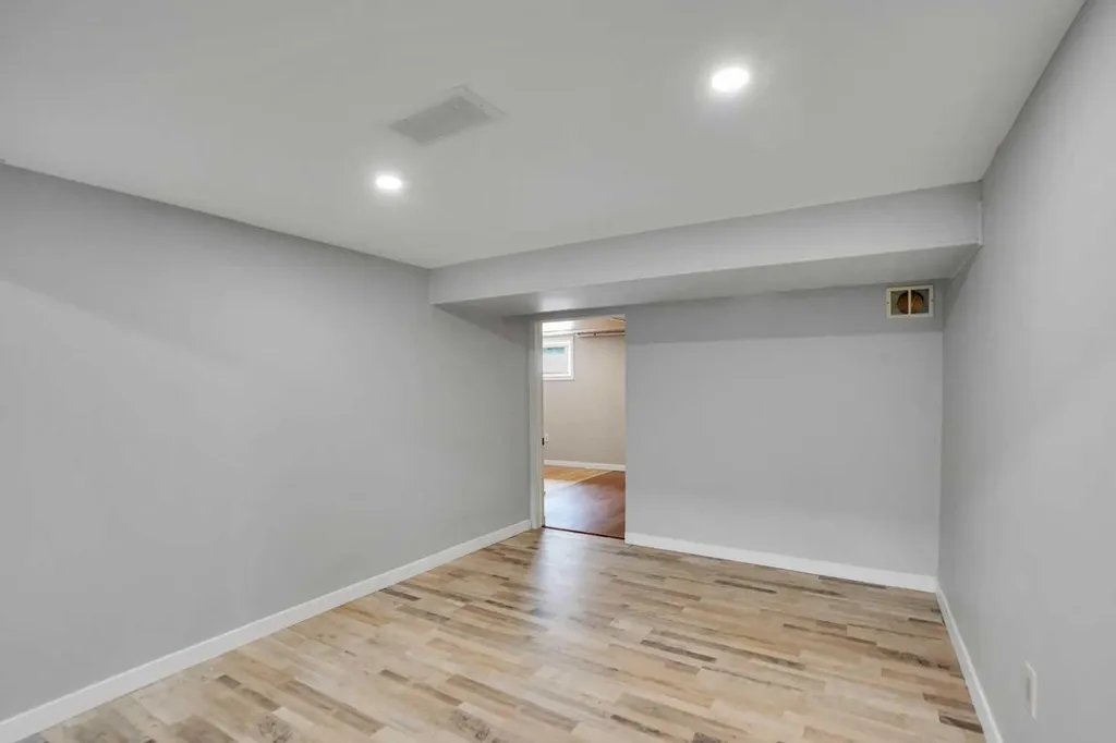 336 Whitworth Way NE Calgary AB T1Y 6E4