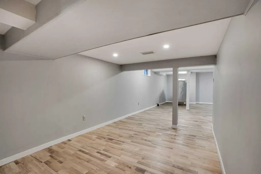 336 Whitworth Way NE Calgary AB T1Y 6E4