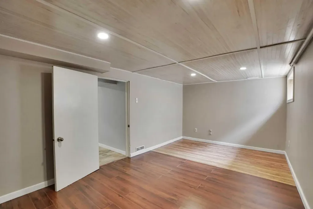 336 Whitworth Way NE Calgary AB T1Y 6E4