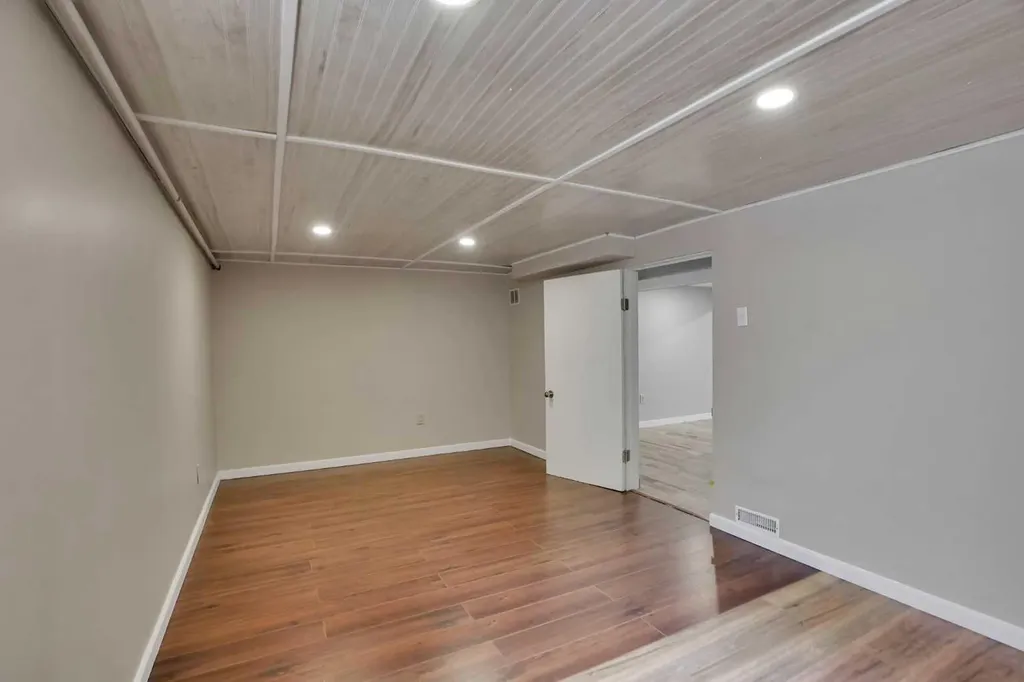 336 Whitworth Way NE Calgary AB T1Y 6E4