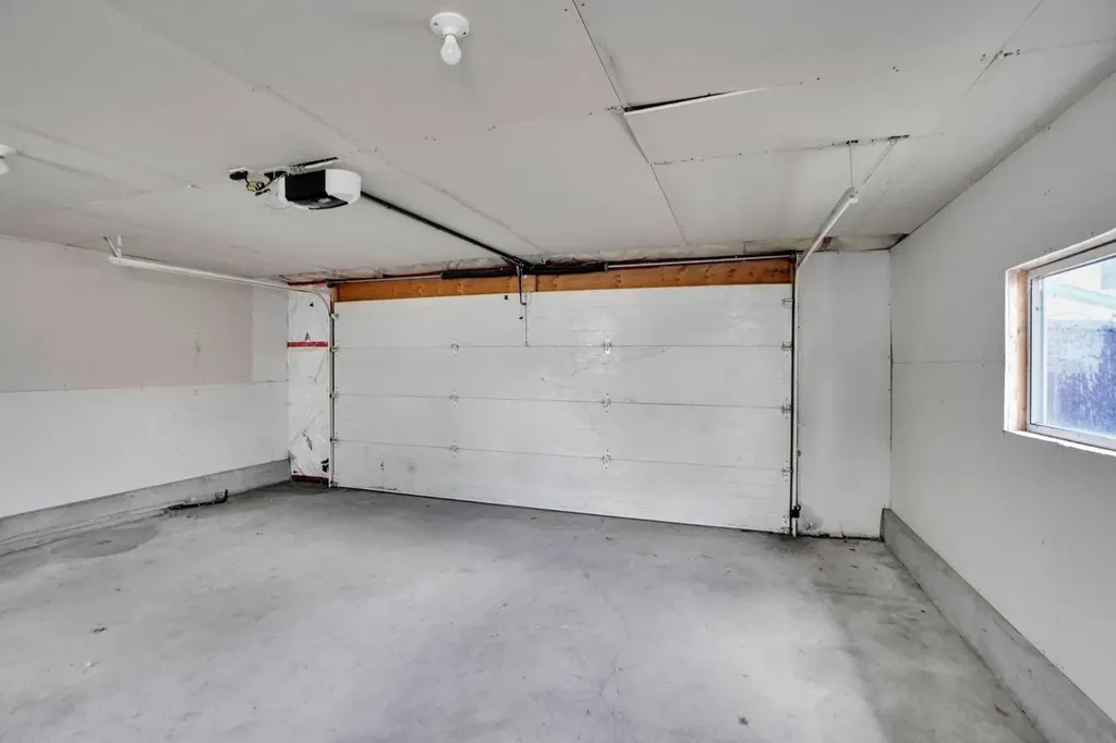 336 Whitworth Way NE Calgary AB T1Y 6E4