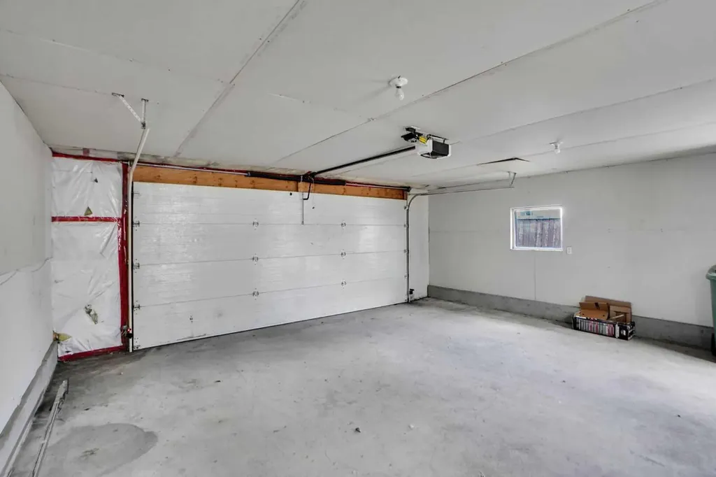 336 Whitworth Way NE Calgary AB T1Y 6E4
