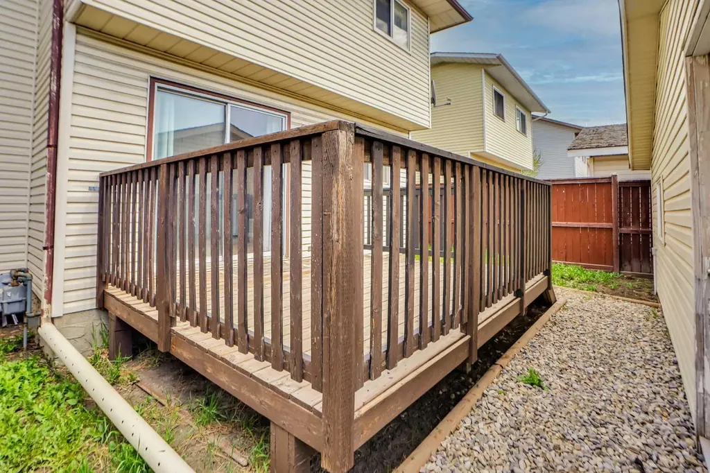 336 Whitworth Way NE Calgary AB T1Y 6E4