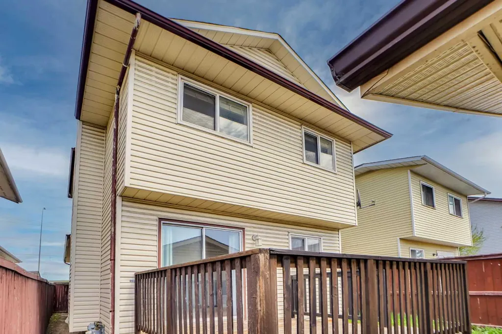336 Whitworth Way NE Calgary AB T1Y 6E4