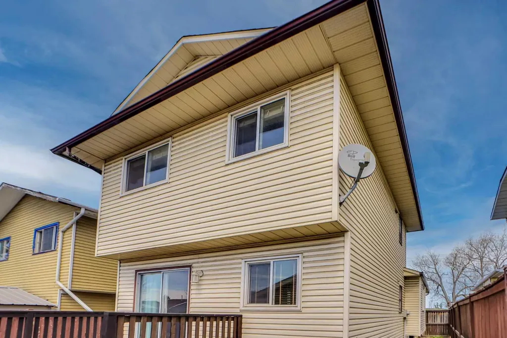 336 Whitworth Way NE Calgary AB T1Y 6E4