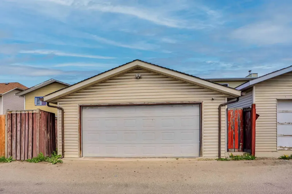 336 Whitworth Way NE Calgary AB T1Y 6E4