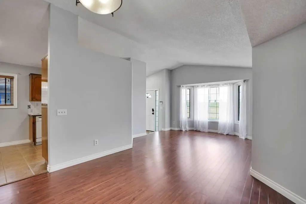 336 Whitworth Way NE Calgary AB T1Y 6E4