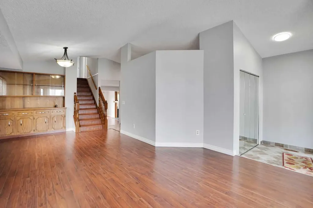 336 Whitworth Way NE Calgary AB T1Y 6E4