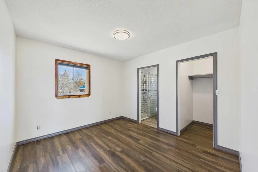 4712 51 Avenue Alix AB T0C 0B0