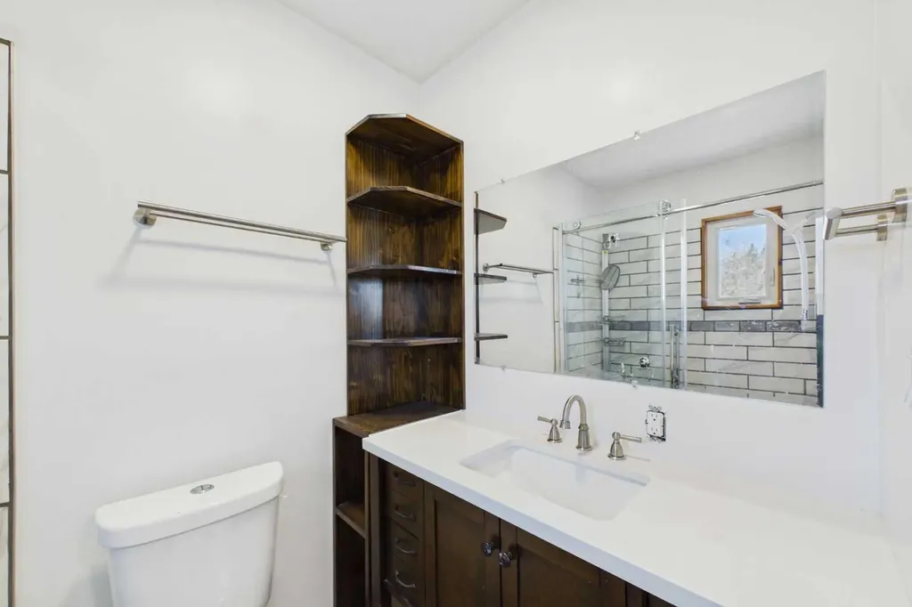 4712 51 Avenue Alix AB T0C 0B0