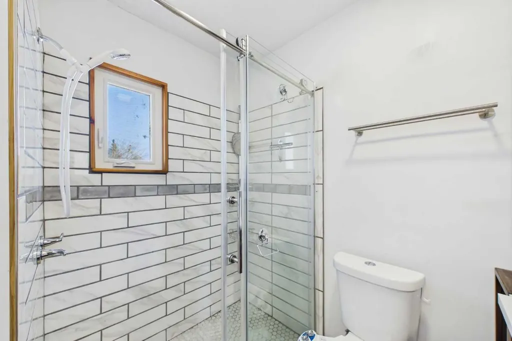 4712 51 Avenue Alix AB T0C 0B0