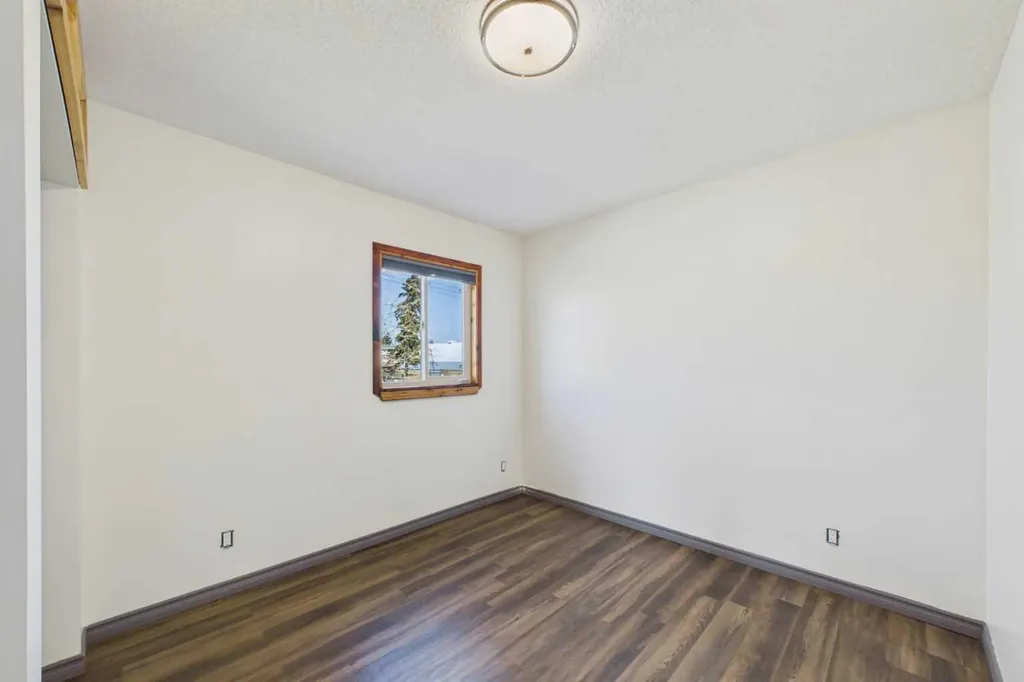 4712 51 Avenue Alix AB T0C 0B0