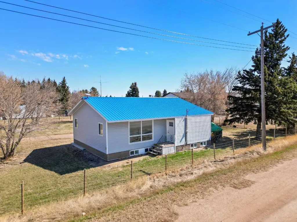 4712 51 Avenue Alix AB T0C 0B0