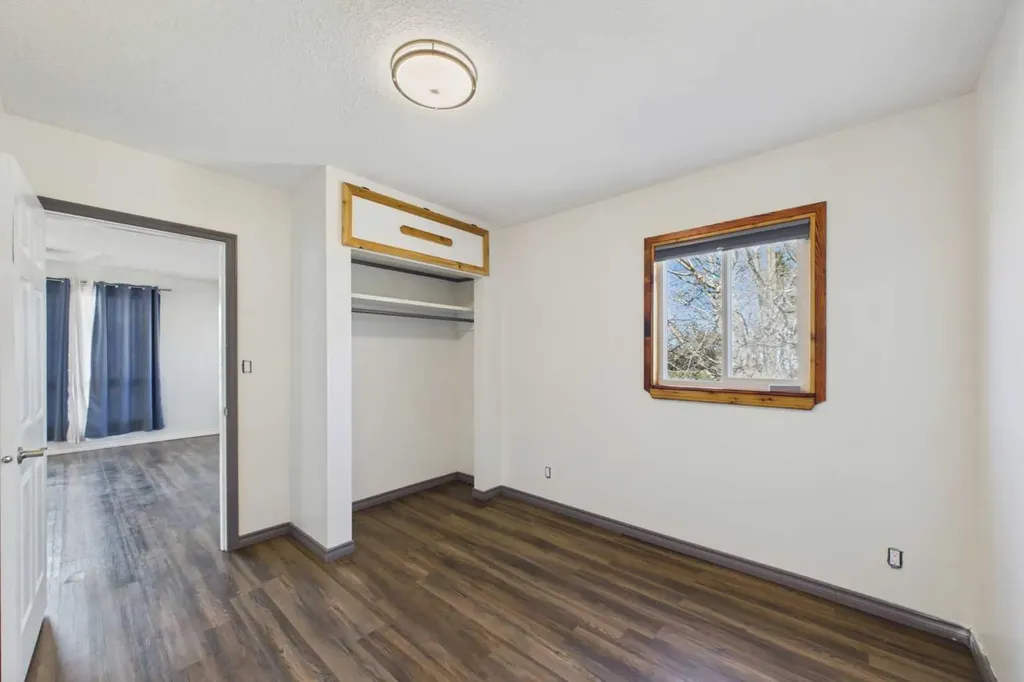 4712 51 Avenue Alix AB T0C 0B0