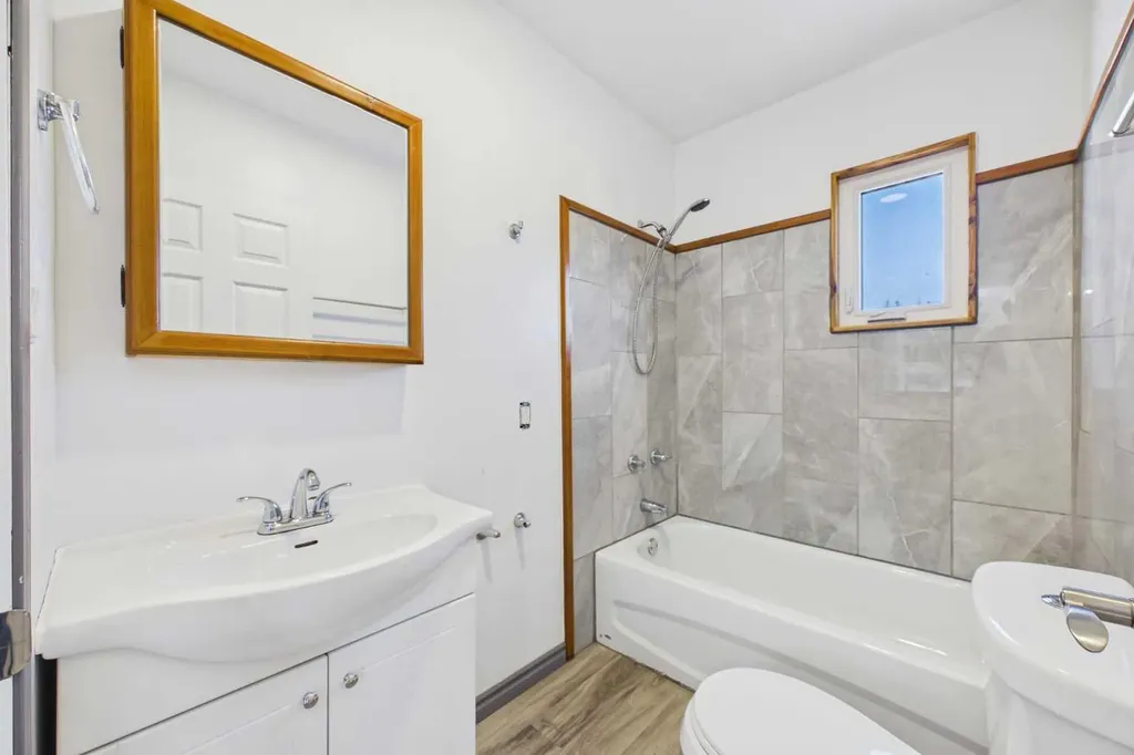 4712 51 Avenue Alix AB T0C 0B0