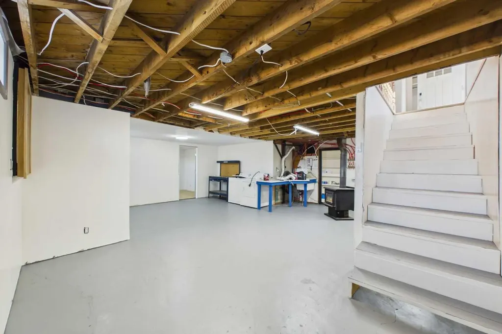 4712 51 Avenue Alix AB T0C 0B0