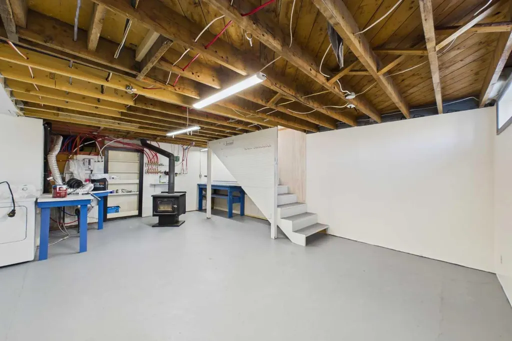 4712 51 Avenue Alix AB T0C 0B0