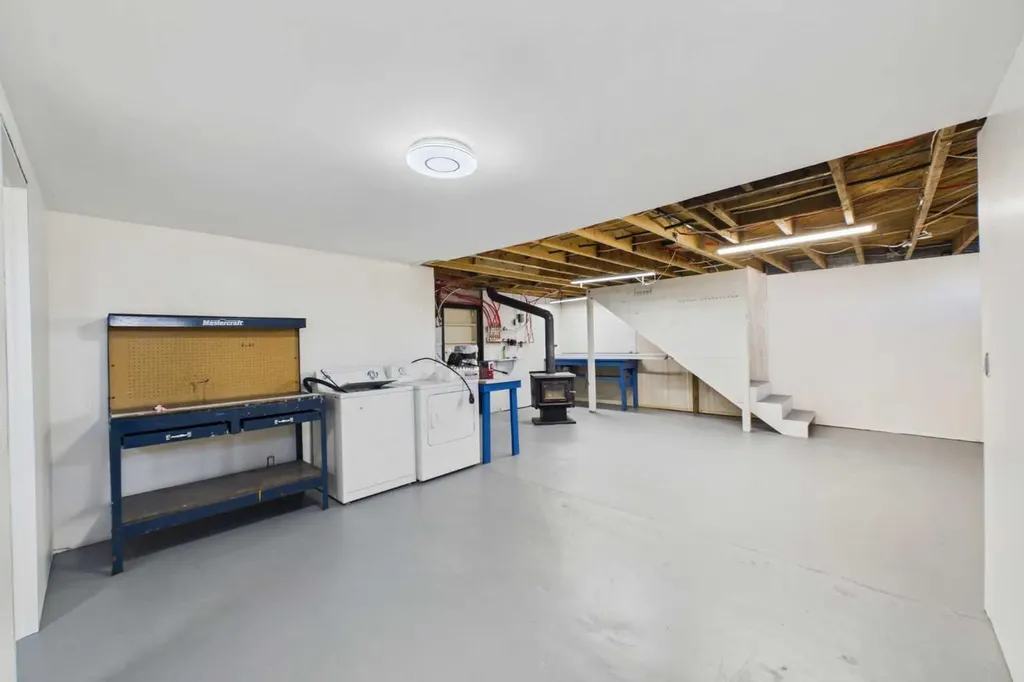 4712 51 Avenue Alix AB T0C 0B0