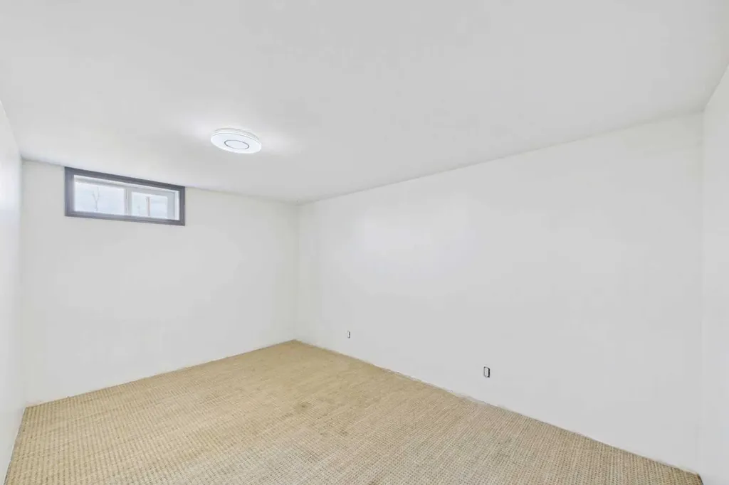 4712 51 Avenue Alix AB T0C 0B0