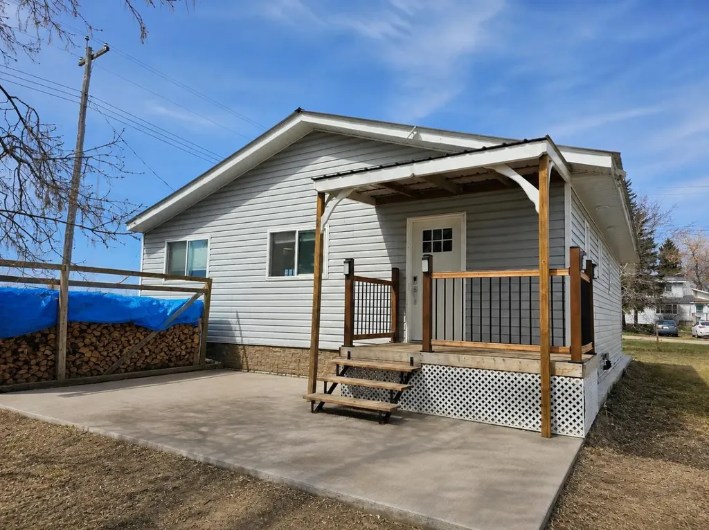 4712 51 Avenue Alix AB T0C 0B0