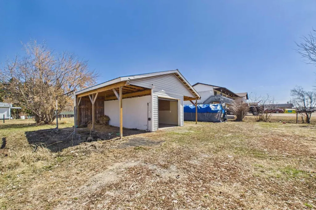 4712 51 Avenue Alix AB T0C 0B0