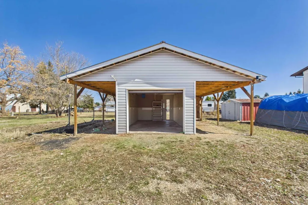 4712 51 Avenue Alix AB T0C 0B0