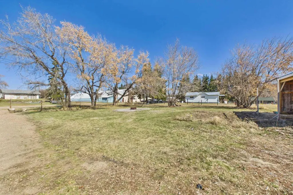 4712 51 Avenue Alix AB T0C 0B0
