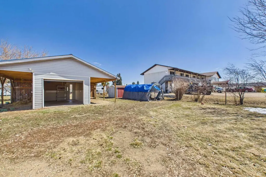 4712 51 Avenue Alix AB T0C 0B0