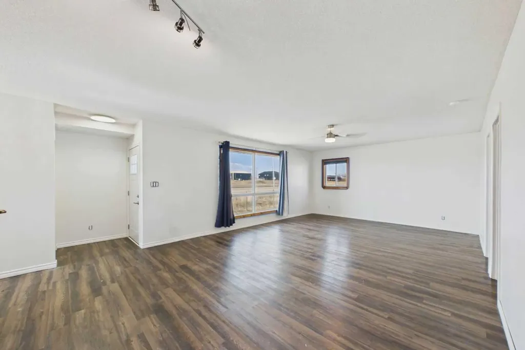 4712 51 Avenue Alix AB T0C 0B0