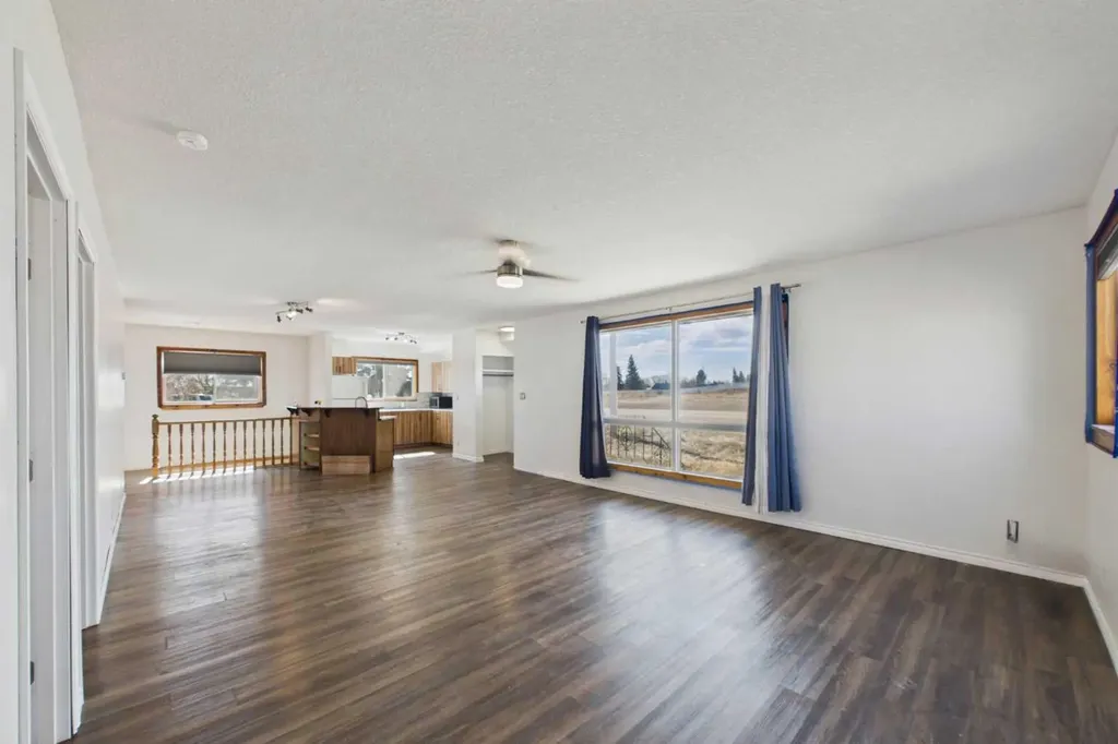 4712 51 Avenue Alix AB T0C 0B0