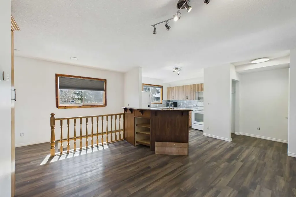 4712 51 Avenue Alix AB T0C 0B0