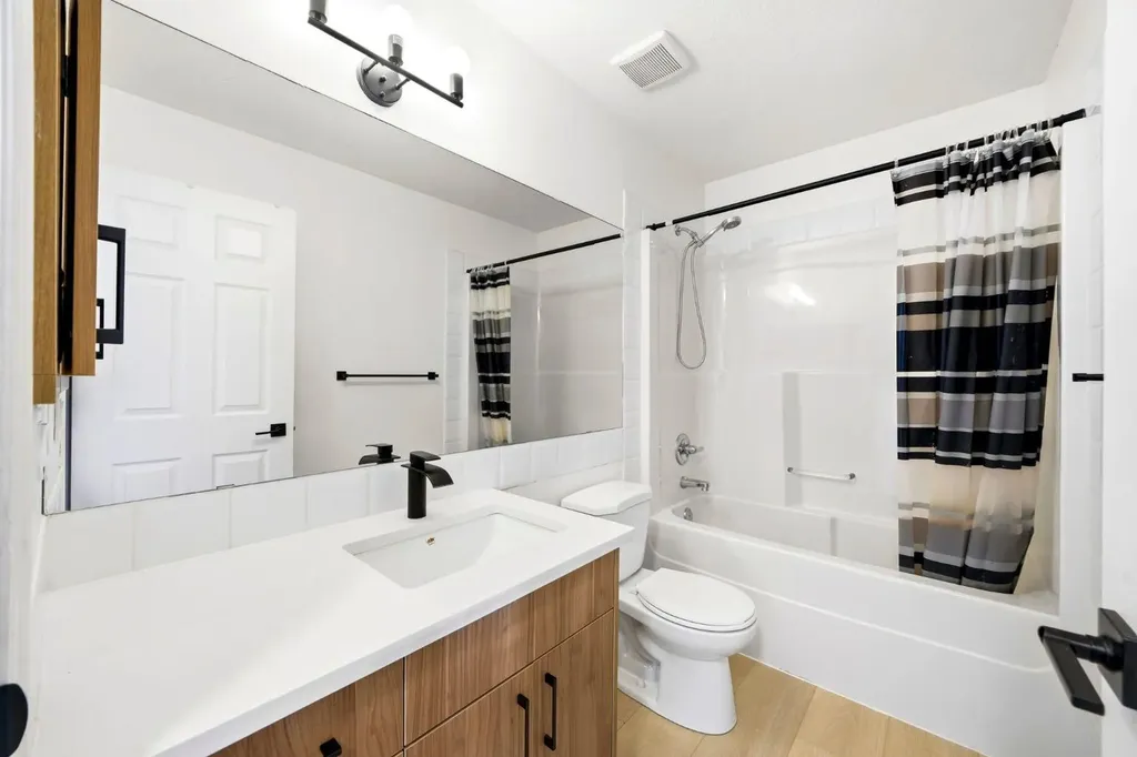 193 Hidden Creek Road NW Calgary AB T3A 6L7
