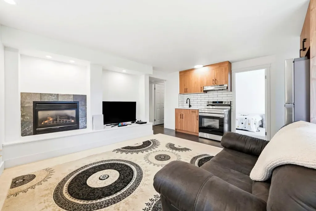 193 Hidden Creek Road NW Calgary AB T3A 6L7