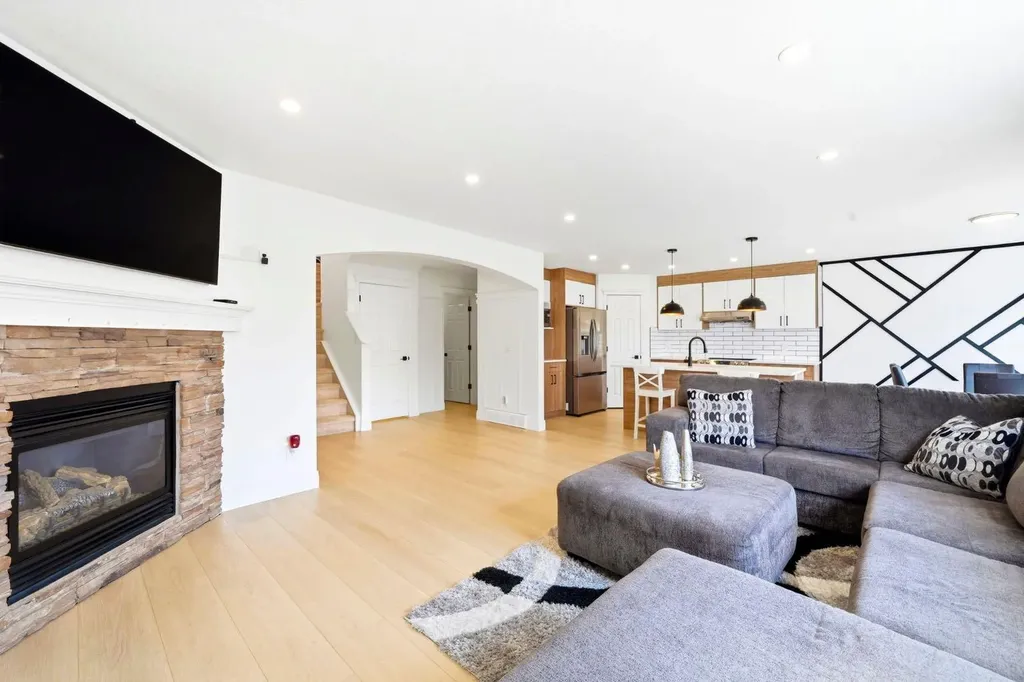 193 Hidden Creek Road NW Calgary AB T3A 6L7