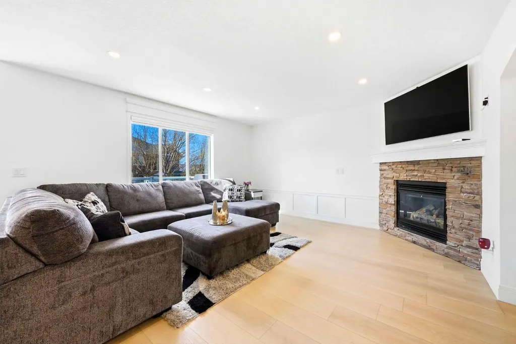 193 Hidden Creek Road NW Calgary AB T3A 6L7