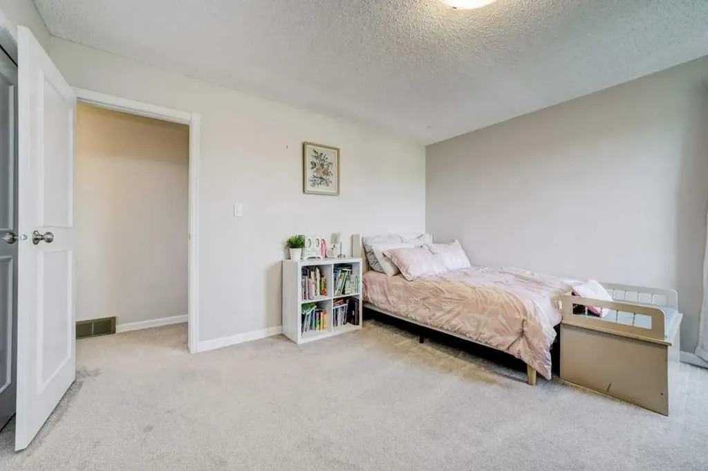 27 Niska Place W Lethbridge AB T1K 6G9