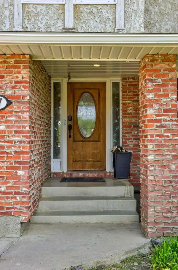 27 Niska Place W Lethbridge AB T1K 6G9
