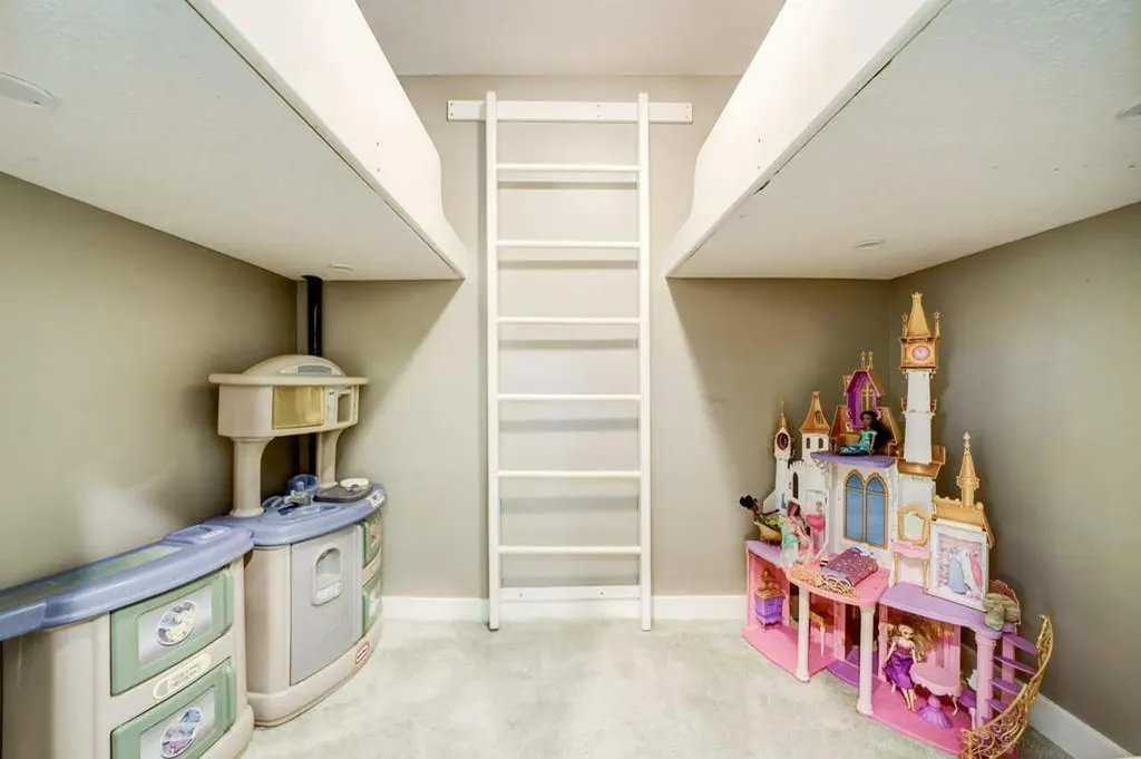 27 Niska Place W Lethbridge AB T1K 6G9
